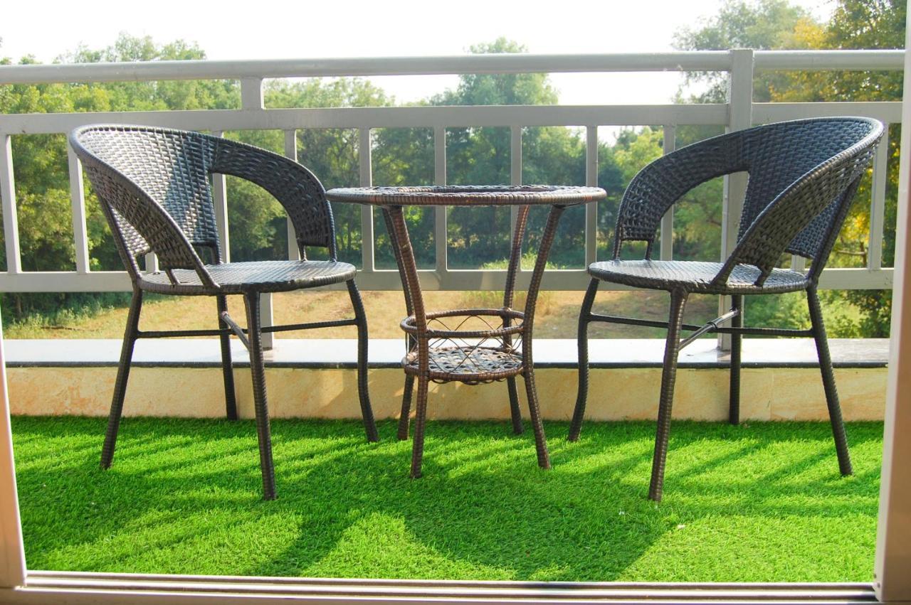 Krishna Riverside Resort Vāsad Exterior foto