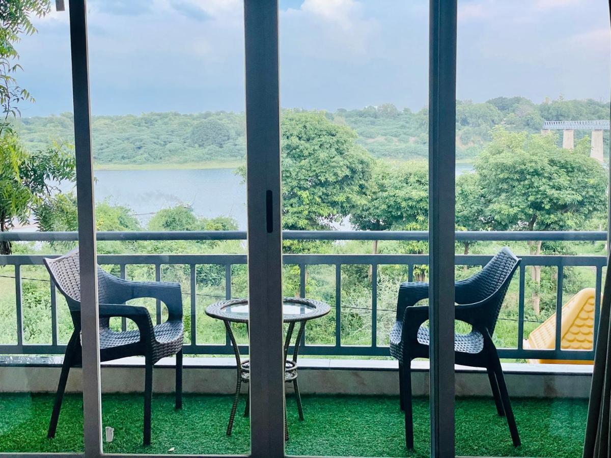Krishna Riverside Resort Vāsad Exterior foto