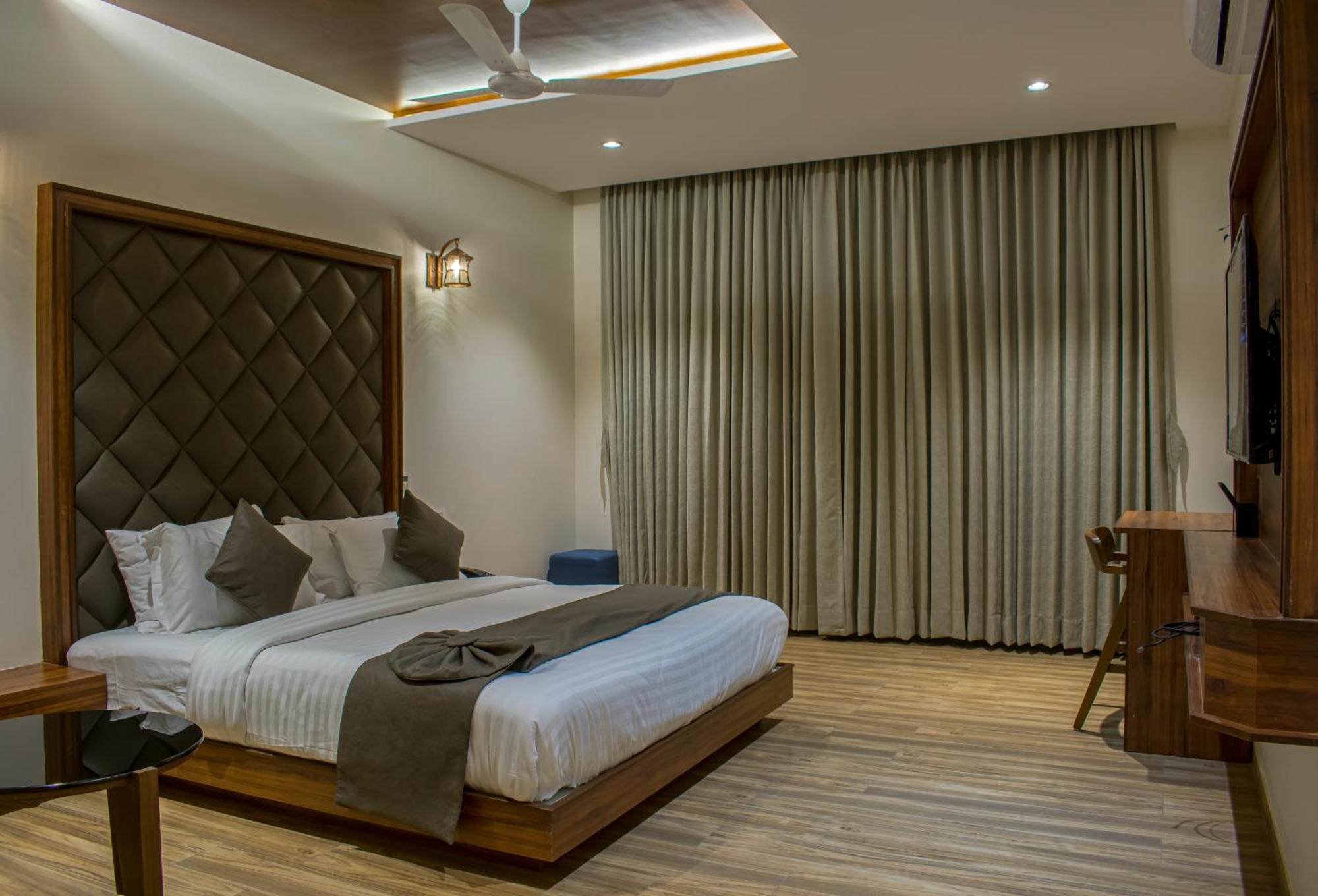 Krishna Riverside Resort Vāsad Exterior foto