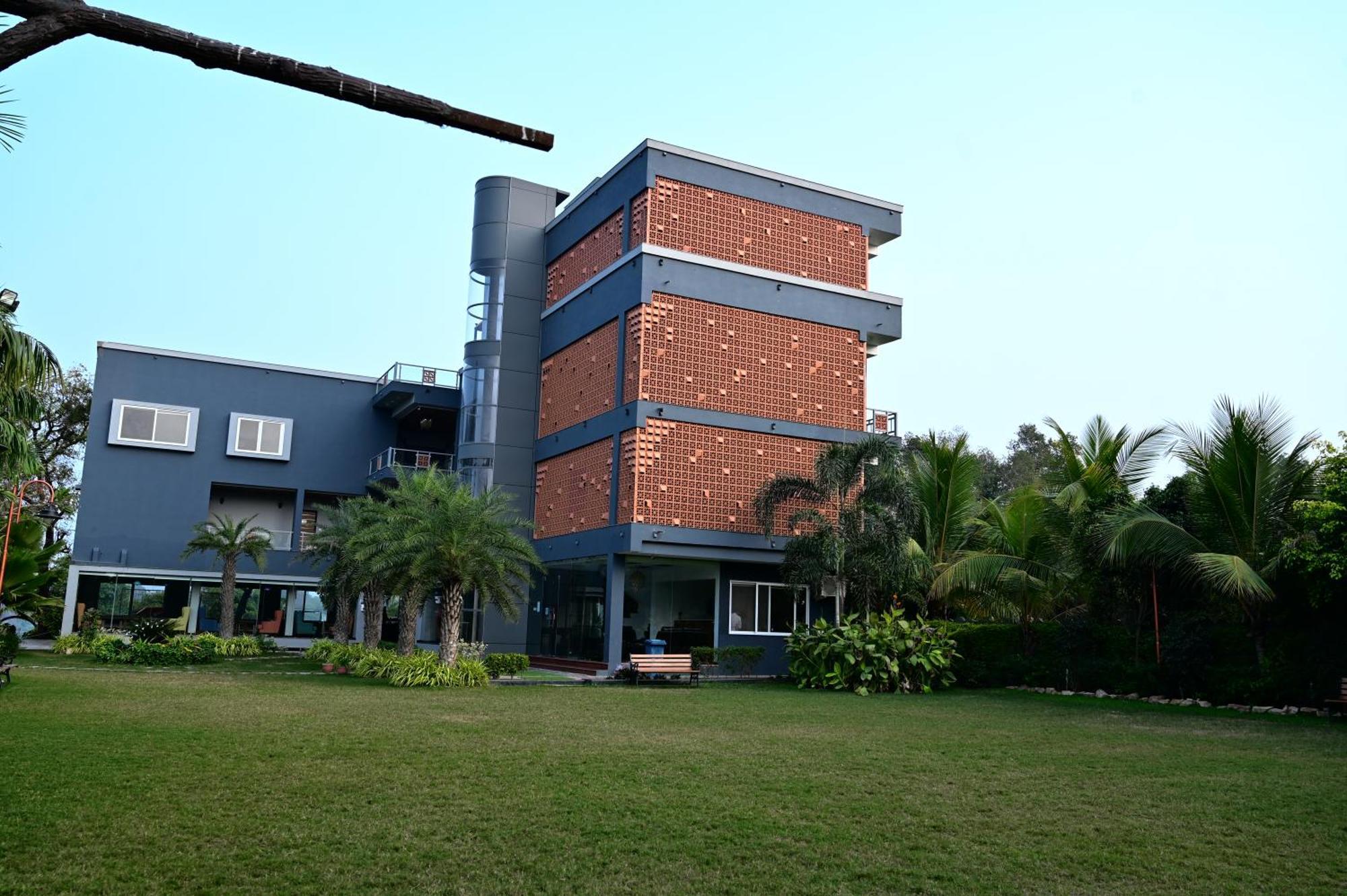 Krishna Riverside Resort Vāsad Exterior foto