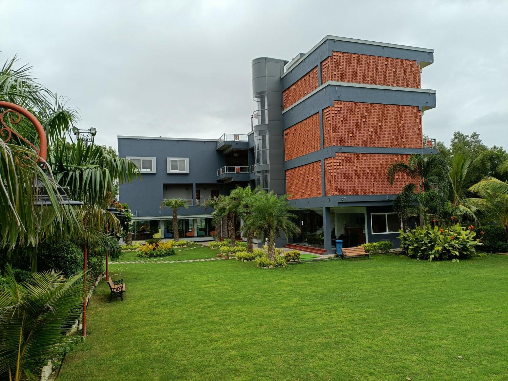 Krishna Riverside Resort Vāsad Exterior foto