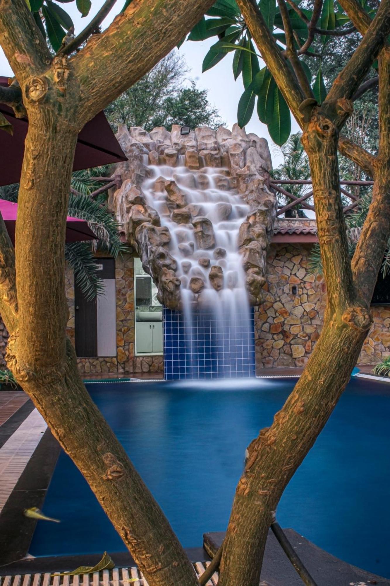 Krishna Riverside Resort Vāsad Exterior foto