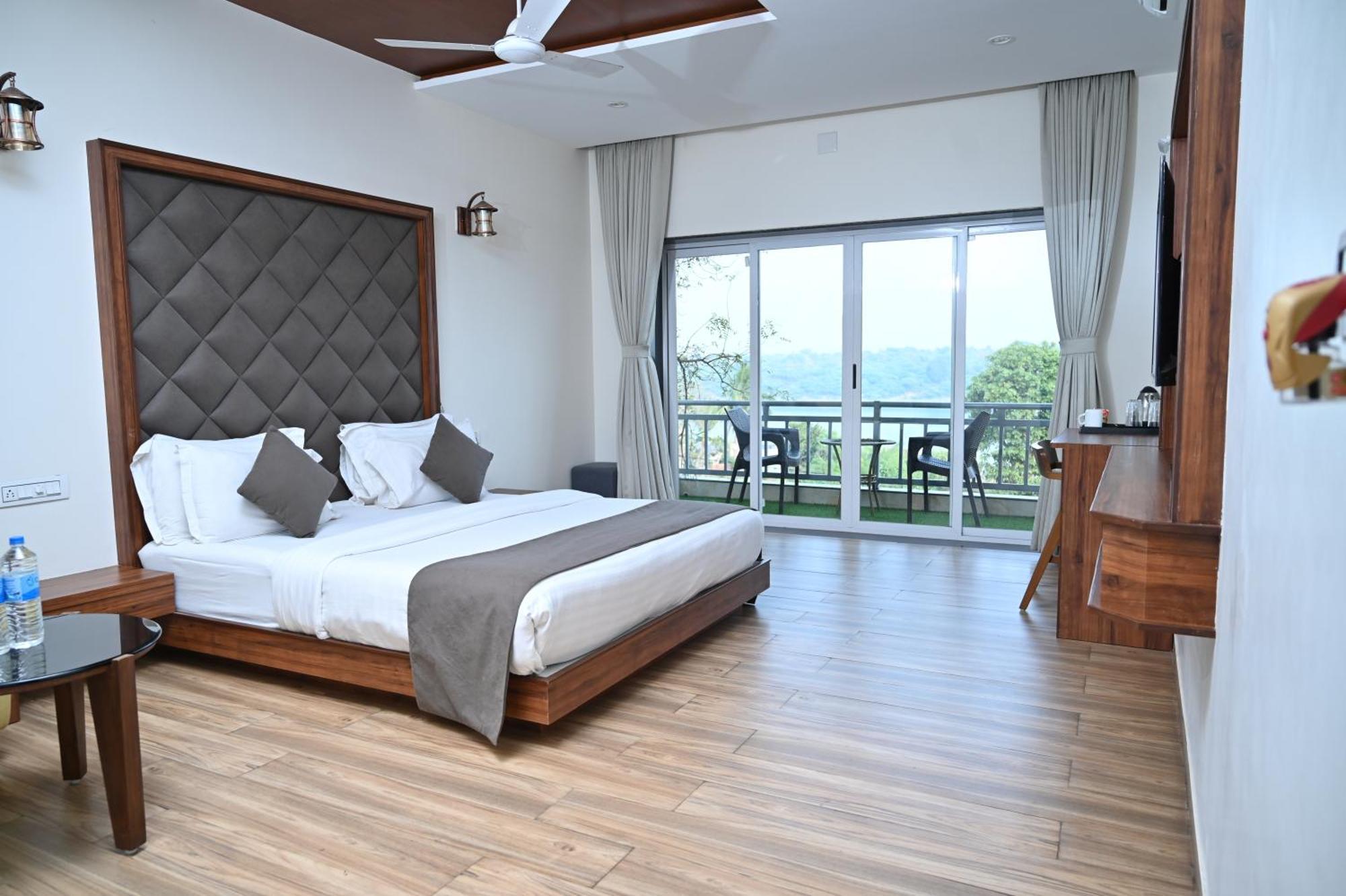 Krishna Riverside Resort Vāsad Exterior foto