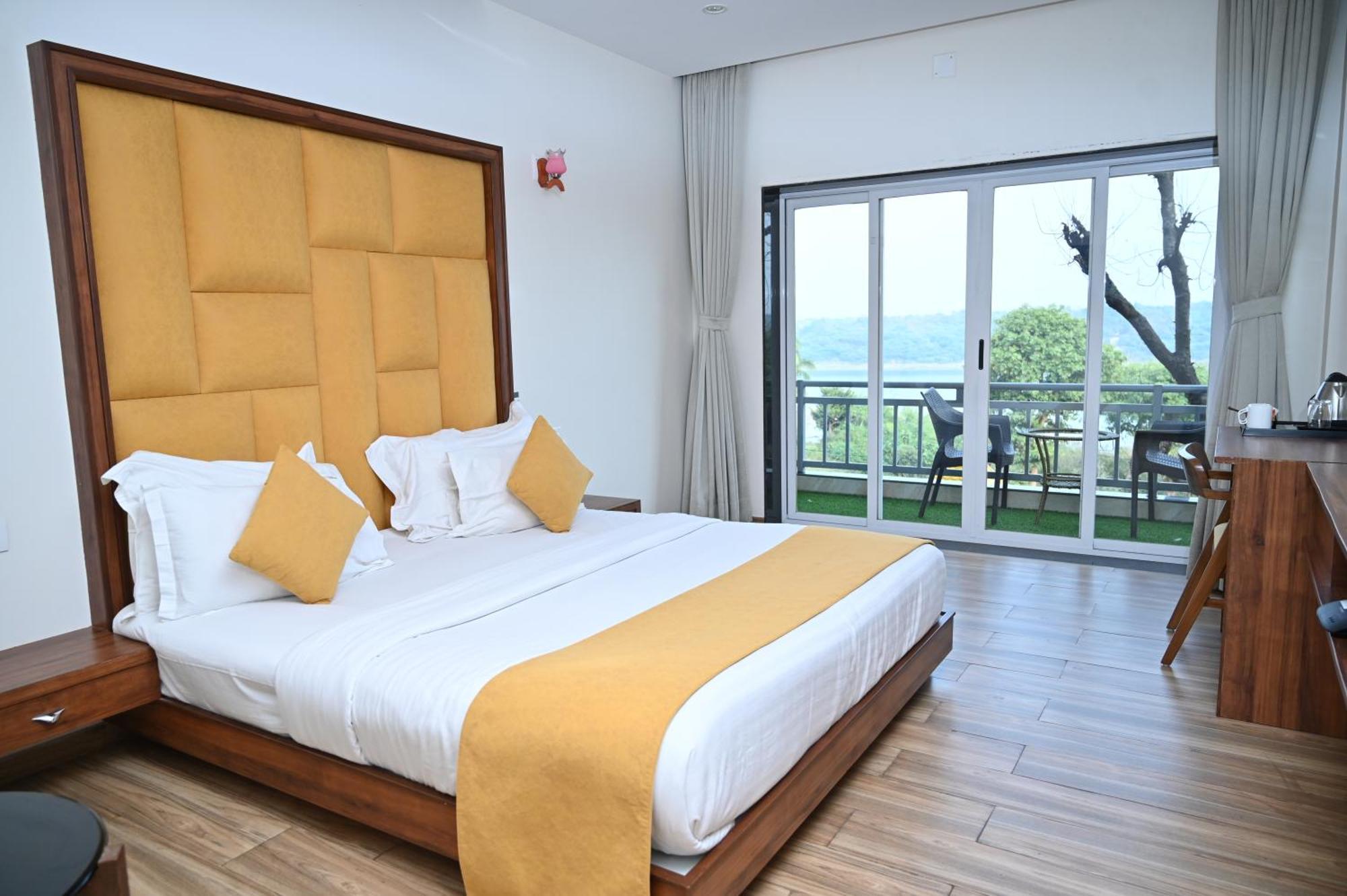 Krishna Riverside Resort Vāsad Exterior foto